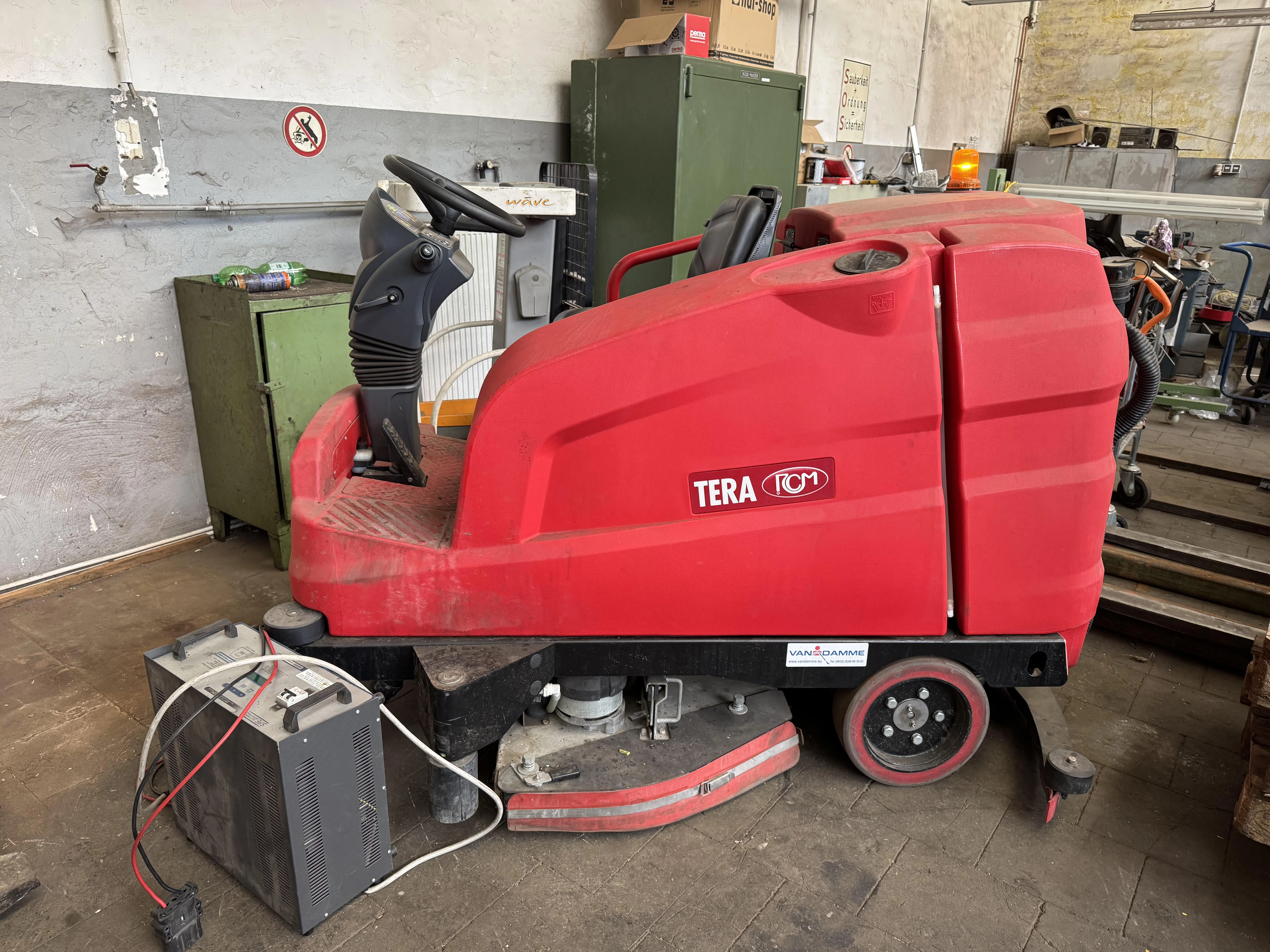 Industrielle Bodenreinigungsmaschine